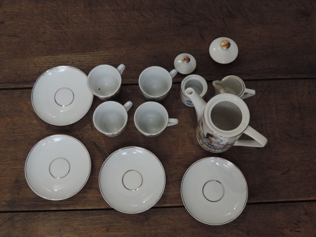 Lot Dînettes Anciennes En Porcelaine - Jeu D'imitation Occasion