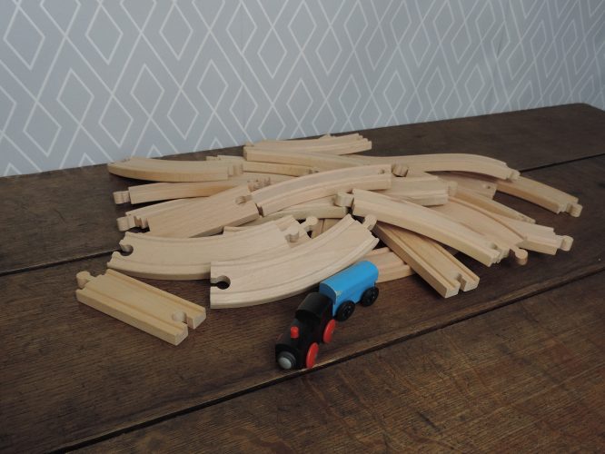 Train et circuit en bois – Image 2